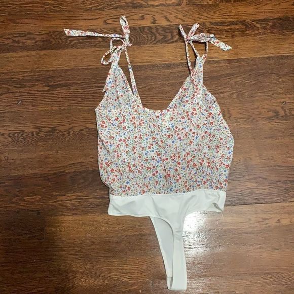 Olivaceous Floral Bodysuit - Picture 3 of 3